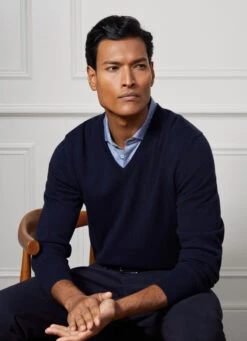 Hackett London CASHMERE AND SILK V-NECK JUMPER